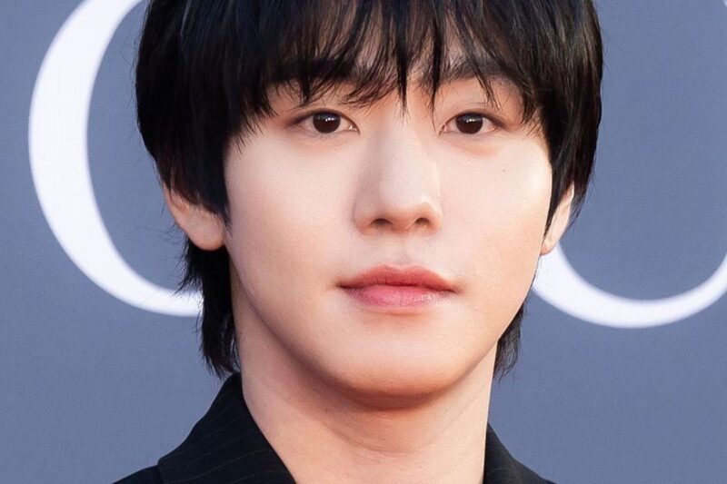 「32歳」アン・ヒョソプ、突然の報告にファン驚き…「おめでとうございます」の声続々