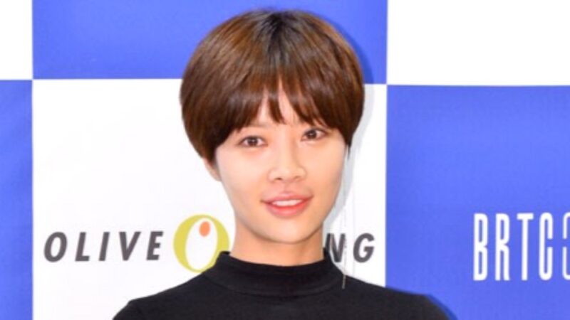 ファン・ジョンウム、度重なる整形手術と後悔を告白「元に戻すのに2億ウォンかかった」