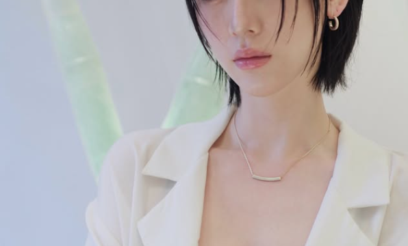 韓国映画で大胆演技の三吉彩花、過去の「父親との入浴」告白が再注目される理由