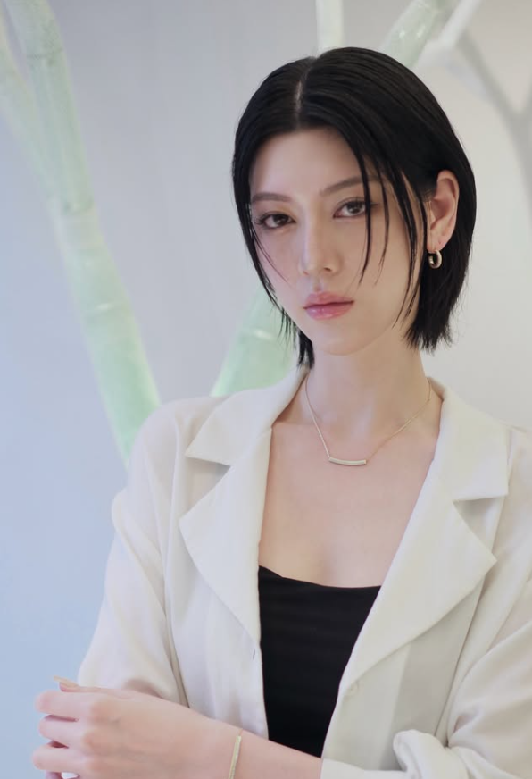 韓国映画で大胆演技の三吉彩花、過去の「父親との入浴」告白が再注目される理由