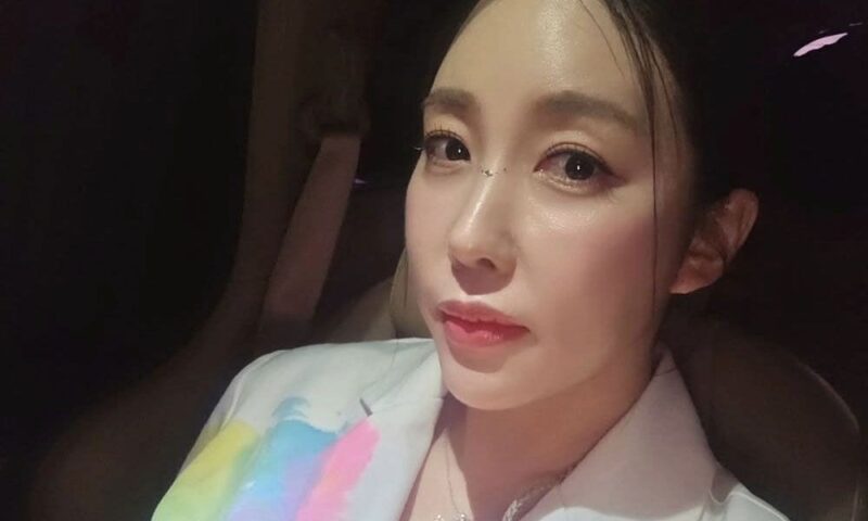 「不倫疑惑」の속에서1심패소…10개월만에 무대 복귀 "신중하지 못한 탓"