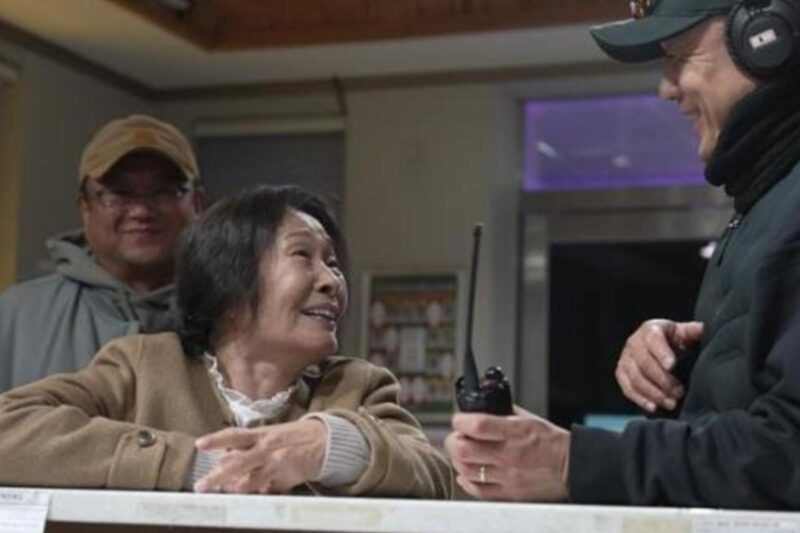 「キム・ヘジャさん、死なないで」…会場が涙の海に
