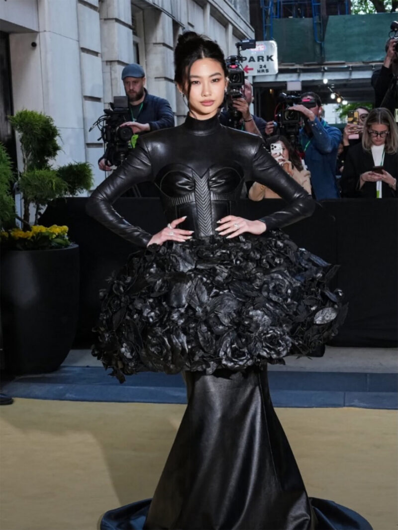 モデル活動が中断され不安な時期に、初の女優デビュー作で世界的大スターに躍り出た女優