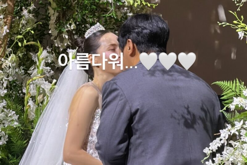 「離婚説を否定した」朴星光×李솔、KCMの結婚式に共に出席…愛の関係に異常なし