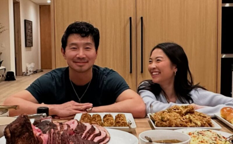 『シャンチ』シム・リウ、4年間の交際を経て非公開でフランスで結婚…相手は一般女性