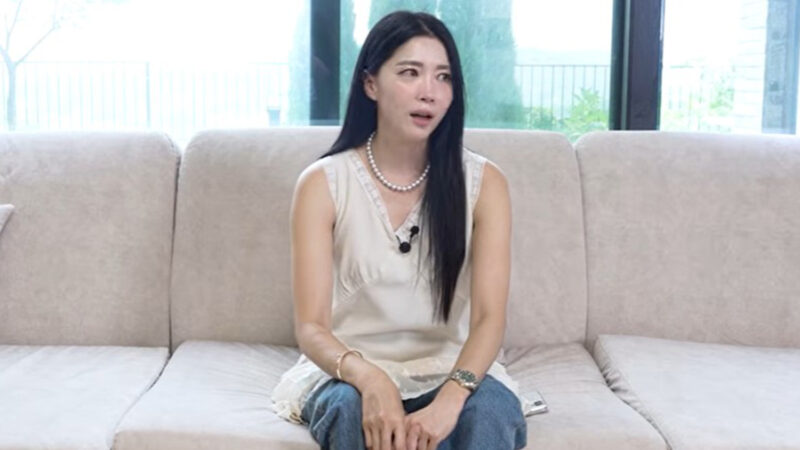 「皆が独身だと思っていた」40代女優、19歳の息子を公開し再婚を発表