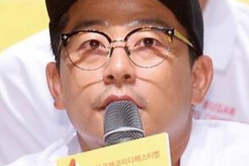 キム・ジュノ、女子トイレを「覗き見」…動画が拡散し波紋