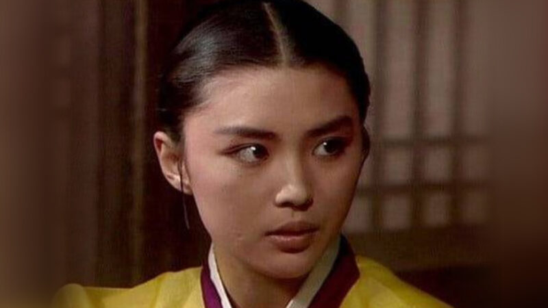 同僚女優の婚約者と秘密結婚…6か月で超高速離婚の女優