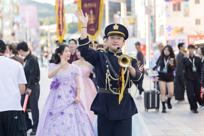 『再婚承認を要求します』、釜山の中心街を完璧にジャック