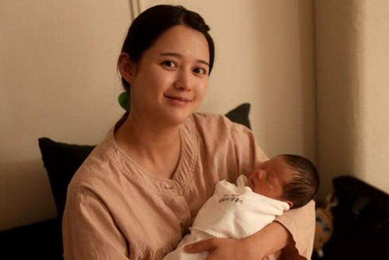 夫は事業家でも「粉ミルク代は自分で」…ナム・ボラ、産後4ヶ月でワーキングマム生活公開