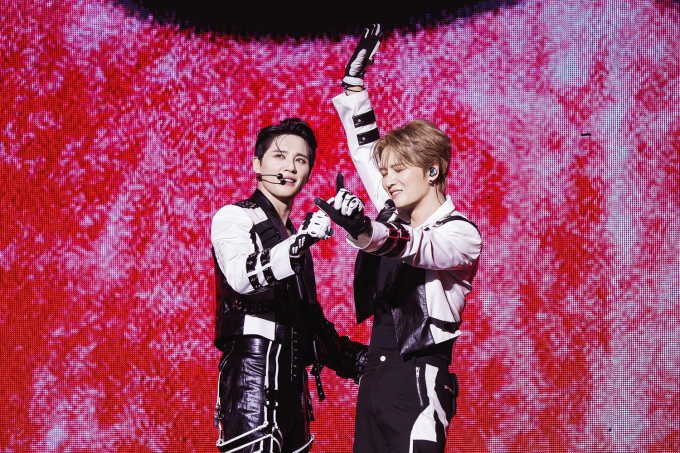 ジェジュンとジュンスのユニット「JX」アジアツアー開幕、2年ぶりのステージでファンを魅了
