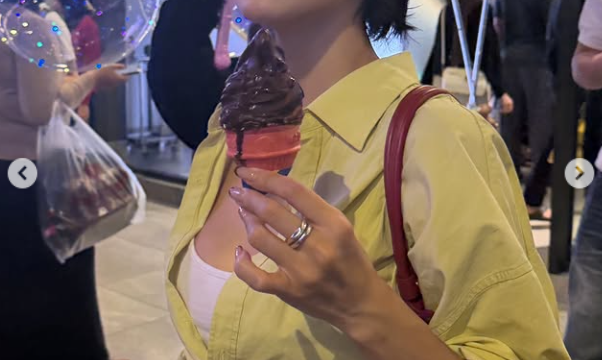 MAMAMOOファサ、マレーシアで見せた日常のひとコマがグラビア級の美しさ