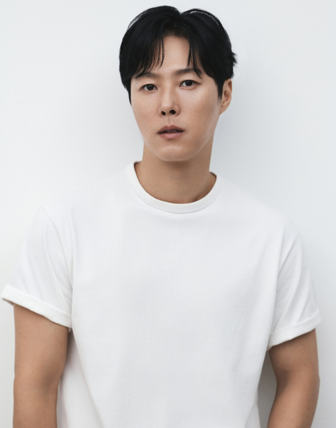 俳優イ・シヒョン、舞台『プロジェクト・ルワンダ』で喪失と回復の物語を演じる