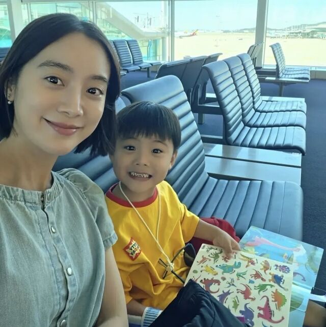 元Wonder Girlsウ・ヘリム、長男シウくんと香港へ里帰り　成長した親子の姿に反響