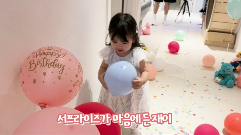パク・スホン＆キム・ダエ、2歳娘のために家族総動員…遅咲きパパが父親役ばっちり