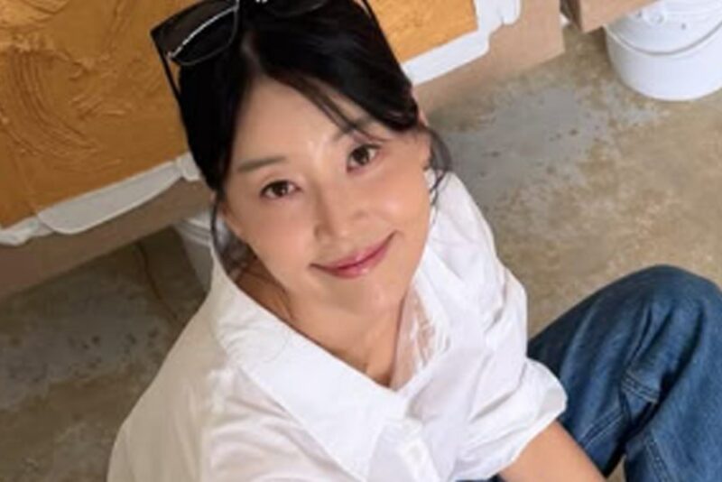 42歳ハン・ジヘ、検事夫が惚れた理由が明らかに…くっきり11字腹筋に「楽しいトレーニングタイム」
