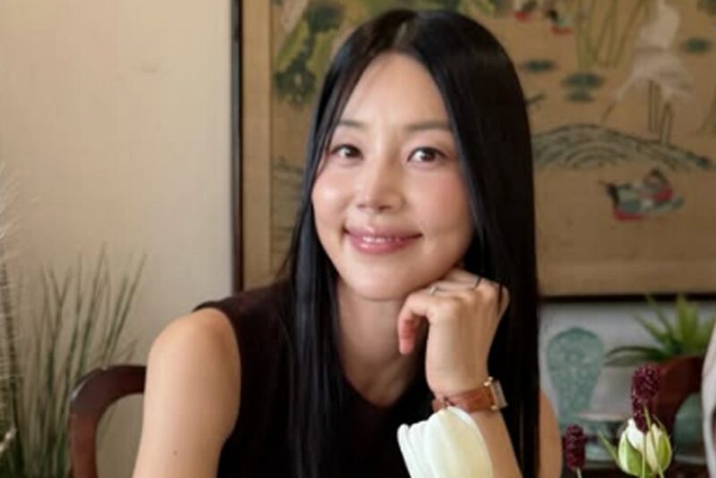 42歳ハン・ジヘ、検事夫が惚れた理由が明らかに…くっきり11字腹筋に「楽しいトレーニングタイム」