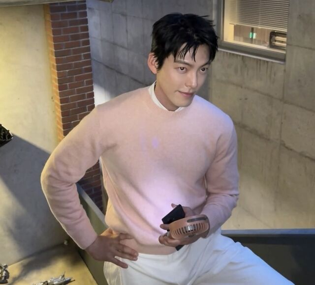 『シン・ミナ♥』キム・ウビン、やっぱり男はピンク！