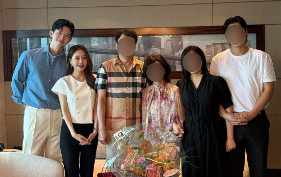 YouTuberアオルイ、漢方医の恋人を両親に紹介！結婚を見据えた挨拶の様子を公開