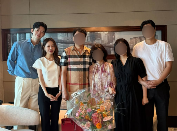YouTuberアオルイ、漢方医の恋人を両親に紹介！結婚を見据えた挨拶の様子を公開
