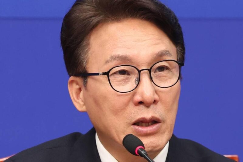 姜勲植氏にソウル市長選出馬説…政界に激震