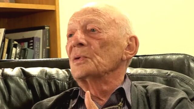 『ゴドーを待ちながら』で知られる演劇界の巨匠アラン・マンデルさんが死去、享年98歳…キアヌ・リーブスも師事した半生
