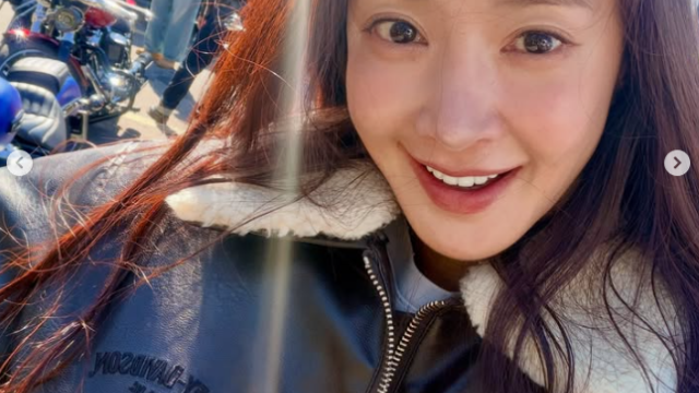 女優イ・シヨン、ハーレーダビッドソンで疾走する姿が話題に！完璧なライディングと近況