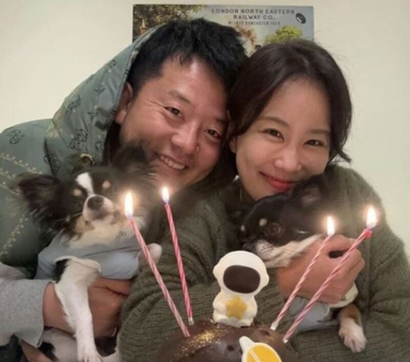 妊娠中の妻の前で「吐血のフリ」をして気絶…キム・ジミン♥キム・ジュノのドッキリに批判殺到→動画削除