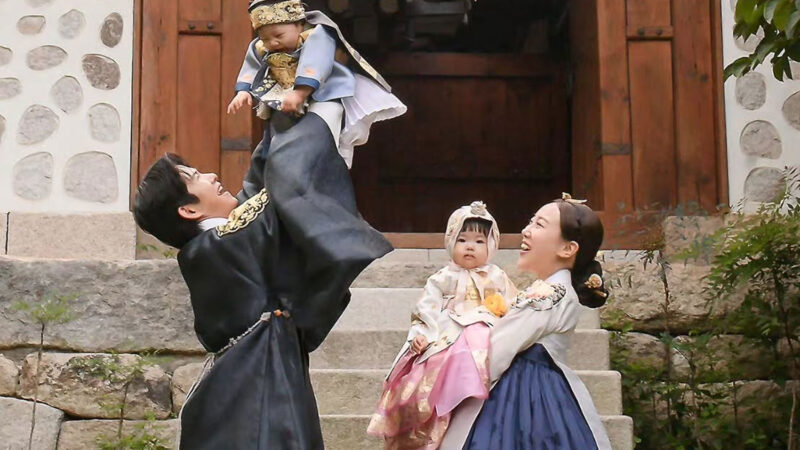双子の初誕生日に45人の撮影チーム？人気コメディアン夫婦のイベント規模が話題に