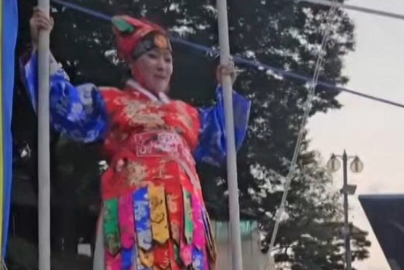 巫俗人として生きる歌手ファン・チャンヒ、10年の家出と再婚の過去を告白