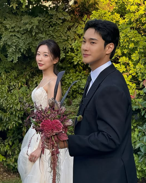 「私はSOLO」第23期ヨンスクと第27期サンチョルがウェディング写真を公開、交際1周年で結婚間近か