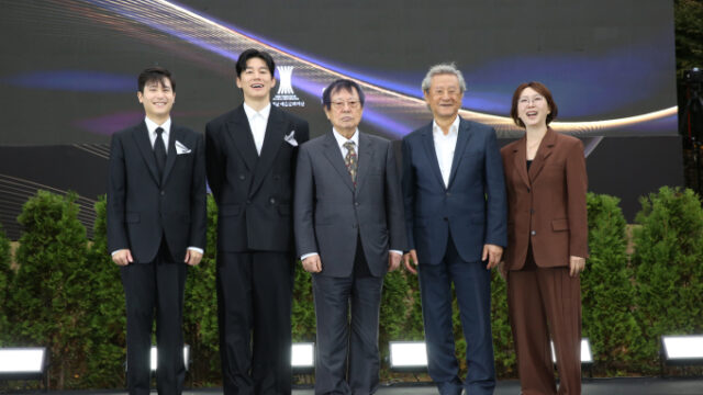 第16回美しい芸術人賞が開催：キム・ムヨルや故アン・ソンギら5名が受賞