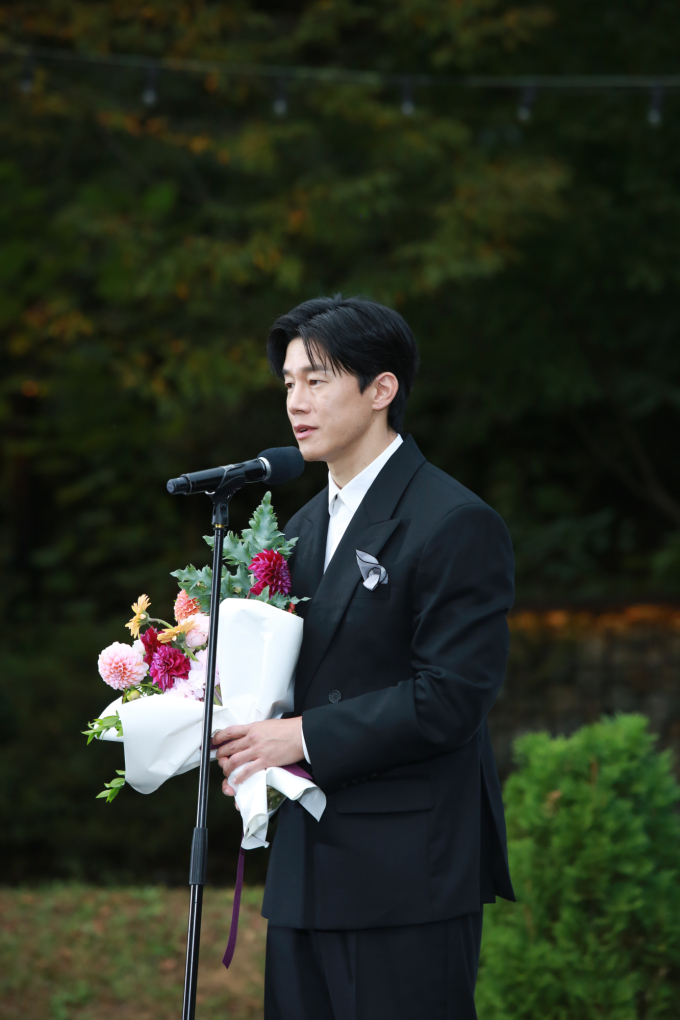 キム・ムヨル＆故アン・ソンギ、「第16回美しい芸術人賞」受賞
