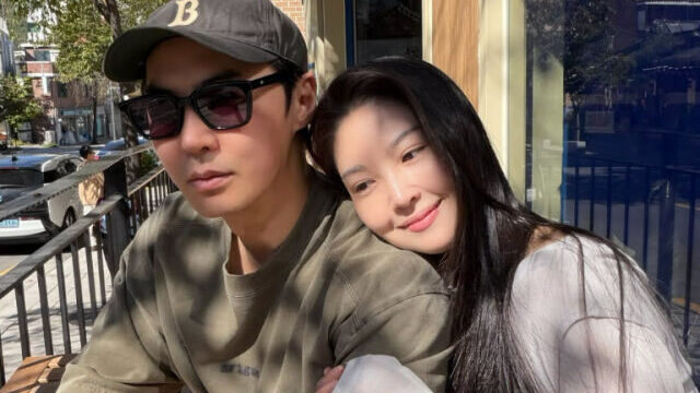 SHINHWAチョンジン＆リュ・イソ夫妻、流産公表後にファンへ感謝を伝える「皆様のために祈り続けます」