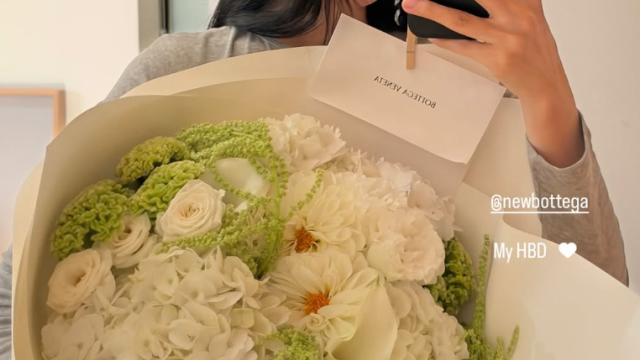 ハ・ジョンウと12月挙式のチャ・ジョンウォン、結婚発表後初の近況公開…華やかな花束と笑顔に注目集まる