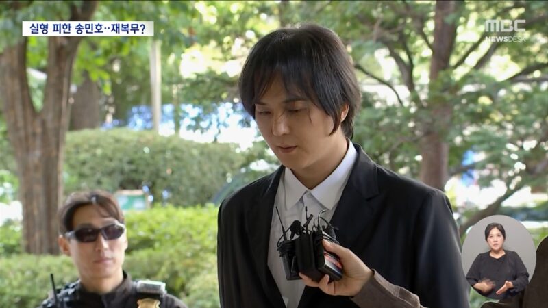 この可愛い少年は将来、大きな社会的騒動を引き起こし、2度も軍隊に行くことになる