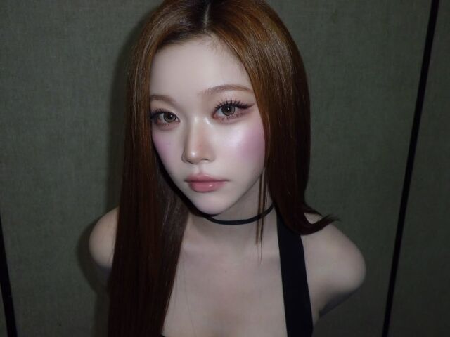 ツキ、磨き上げられた「猫系」美貌…瞳だけで場を圧倒