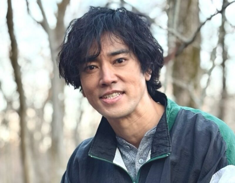「46歳」有名俳優、2児の父なのに…「妻があと2人いる→番組にも出演」