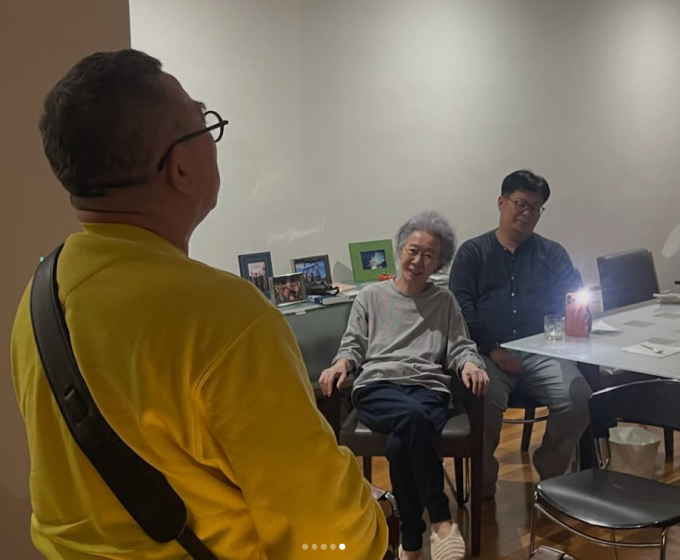 ユン・ヨジョンが自宅で80歳（傘寿）の誕生日会を開催 オスカー像も登場した親しい知人との心温まる宴