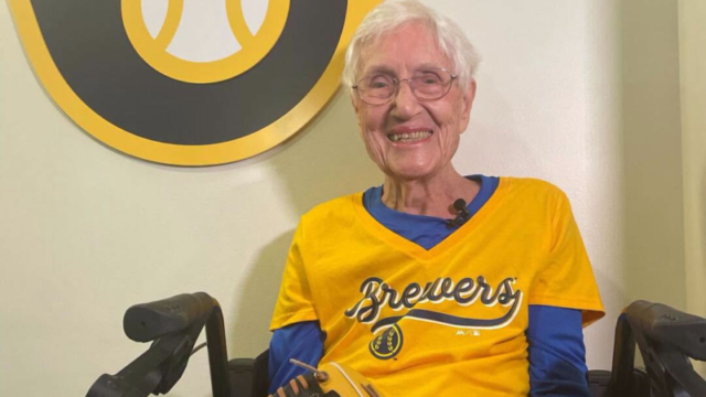 「球団の歴史より長い応援歴」104歳女性ファンが105歳誕生日に願うミルウォーキー・ブルワーズのWS初優勝