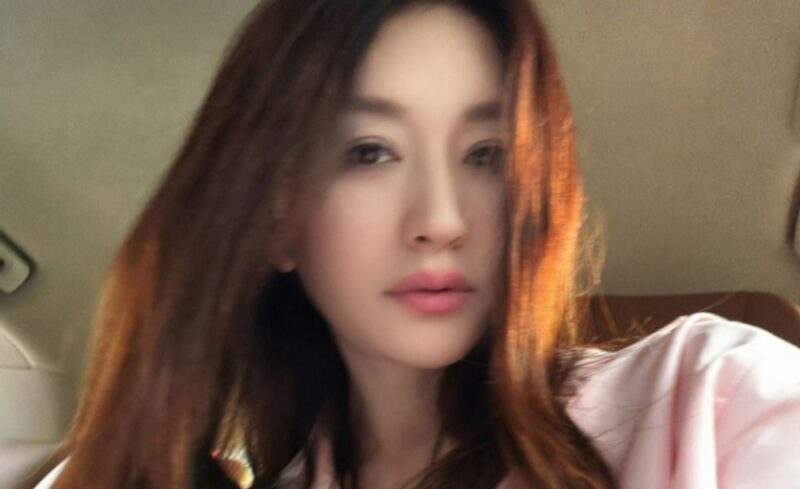 ‘994억 프러포즈’ 받은 女배우, 11년 만 ‘이혼’→전남편 ’41억 채무’엔 선 긋기 