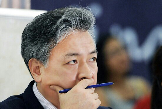 1着のスーツを借りた無名時代から業界の巨頭へ｜ヤン・ウィシクが築いた韓国モデル業界の礎と育成の軌跡