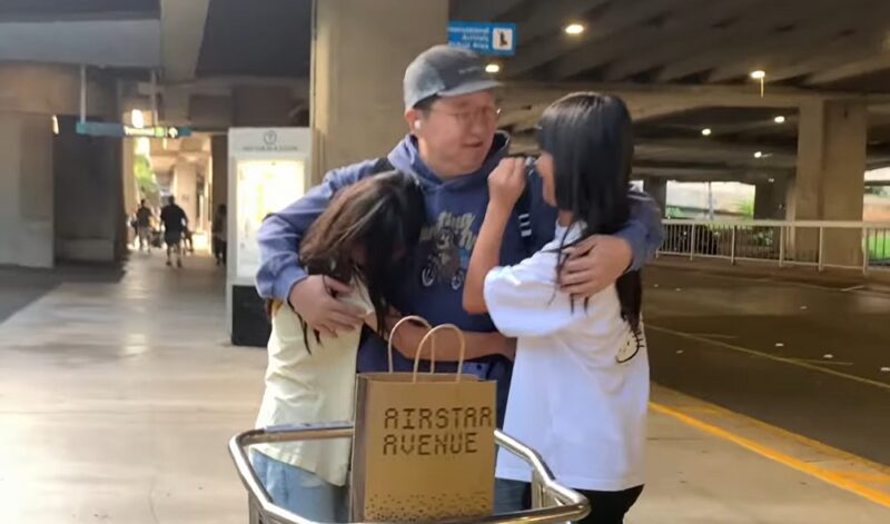 ‘5년 기러기 끝’ 정형돈, 애틋한 가족 상봉 영상 재조명→사춘기 딸들 아빠 품에 폭 ‘누리꾼 감격’