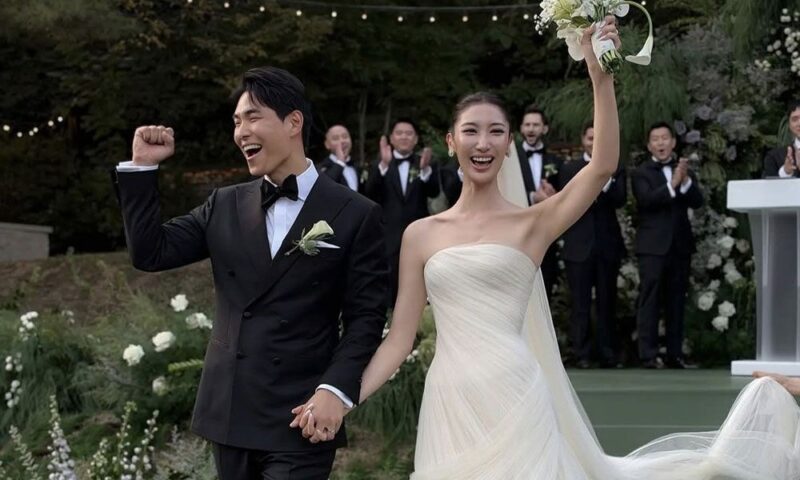 イ・ジェ、非公開結婚式から3日…現場写真をたっぷり公開 ♥サム・キムと「甘々」
