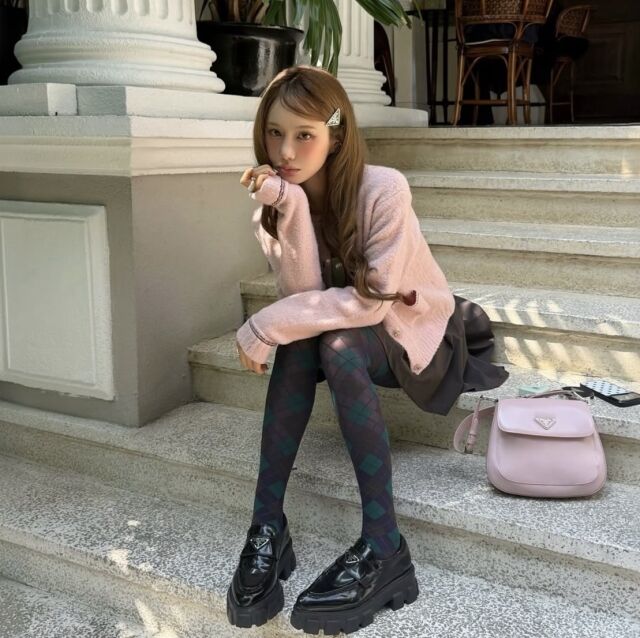 「マキシムモデル」チョン・ユナ、AIが作ったかのような人形ビジュアル  
（マクシムモデル チョン・ユナ、AIがつくったかのようなにんぎょうビジュアル）