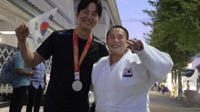 俳優イ・ジョンジン、太極旗を掲げる…写真公開