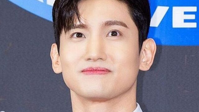 チャンミン、ファンと対立するユンホの隣で…「公式立場」を表明