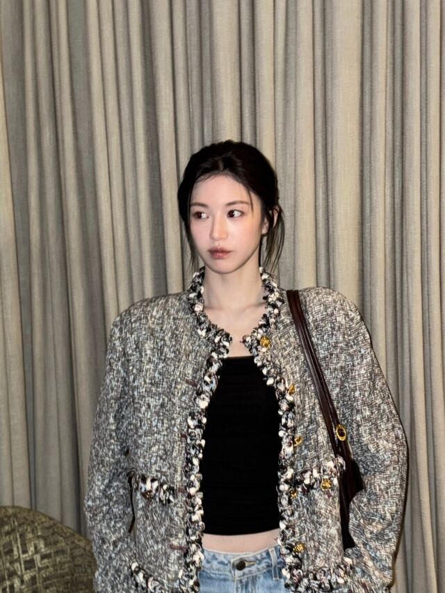 コ・ユンジョンが魅せた圧倒的ビジュアル CHANELのツイードを着こなす上品な佇まい