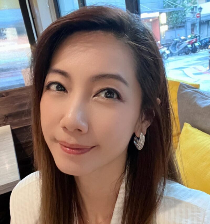 「大腸がんステージ3→腹腔転移」…有名女優、インタビュー中に亡き父に言及し号泣