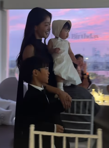 「前夫の同意なく出産」イ・シヨン、次女の超豪華1歳誕生日会「人生で一番多くの祝福を受けた」